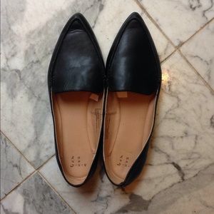 Pointed toe flats